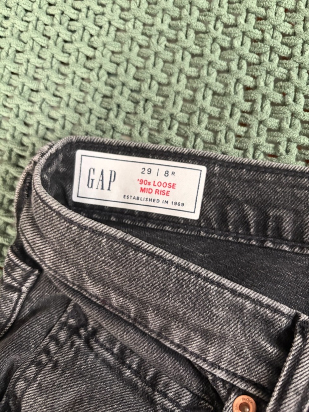 GAP Women’s 90s Loose Mid-Rise Black Jeans - Picture 4 of 4